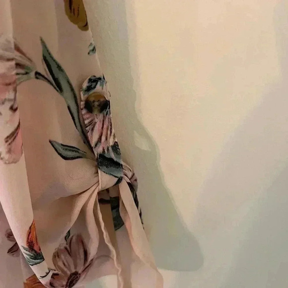 Maurice’s Blouse, summery floral women’s size medium . - Picture 4 of 5